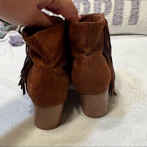 Maurices Faux Suede Cognac Brown Fringe Ankle Boots Size 7.5 - Picture 10 of 12